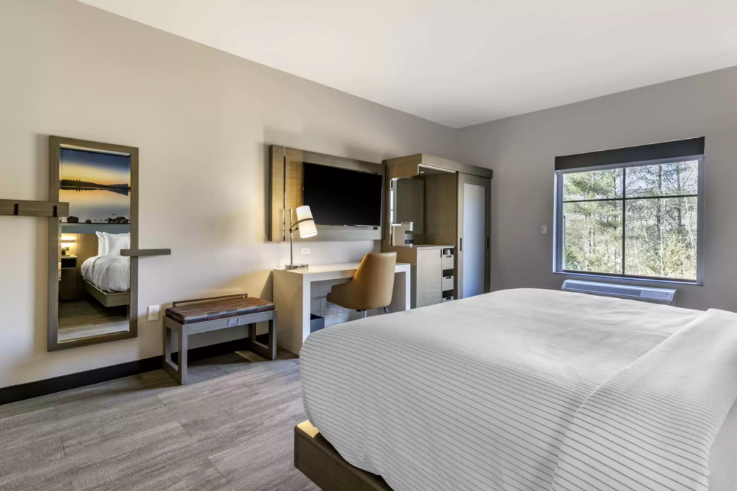 Cambria Hotel Lake Placid - Lakeside Resort 15/26