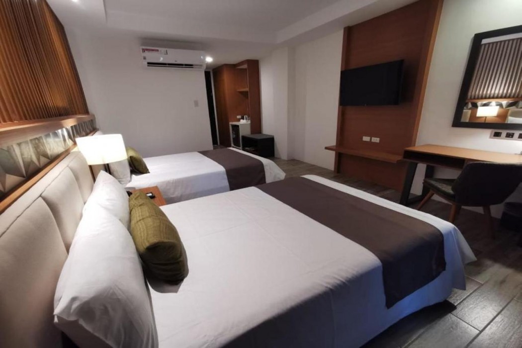 Crown Hotel Palawan at Harbour Springs 12/54