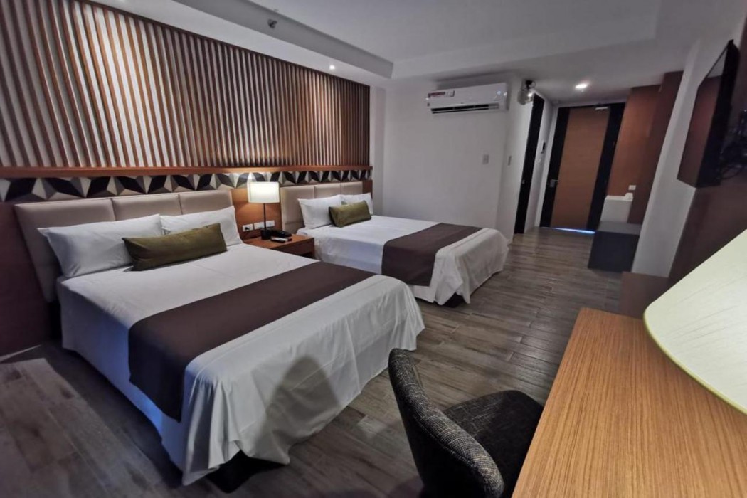 Crown Hotel Palawan at Harbour Springs 17/54