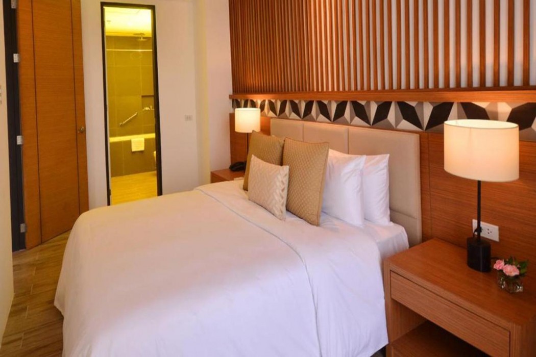 Crown Hotel Palawan at Harbour Springs 11/54