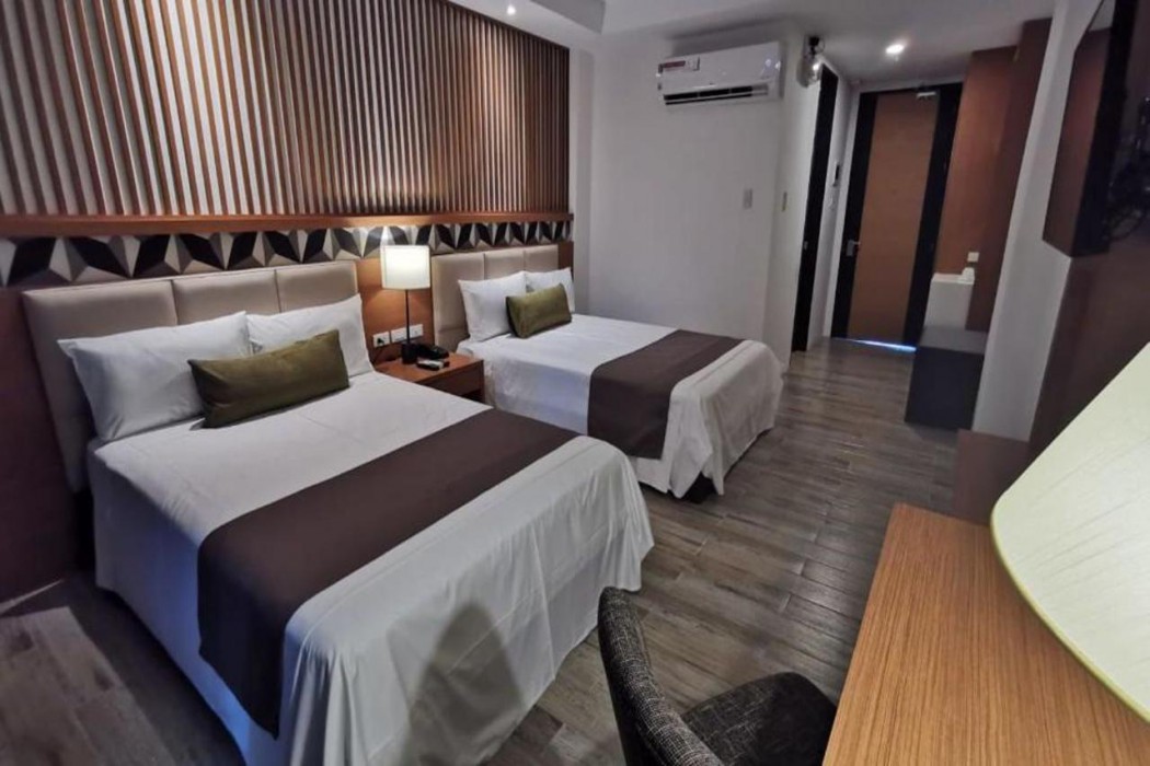 Crown Hotel Palawan at Harbour Springs 24/54