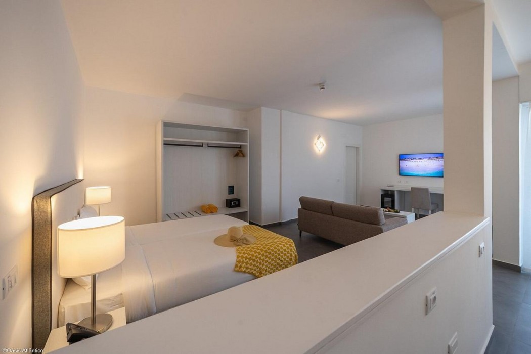 Oasis White Hotel 11/33
