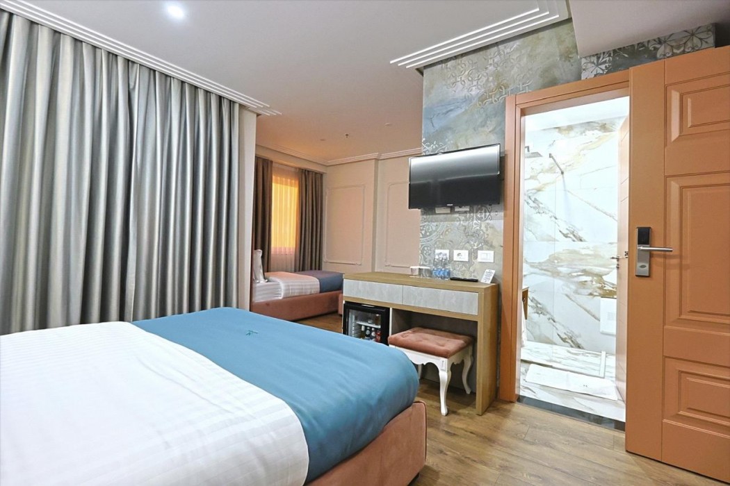Martiness Hotel 33/92