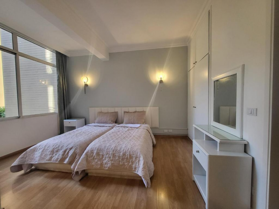 Room at Elegant Suites, Beirut, BEIRUT