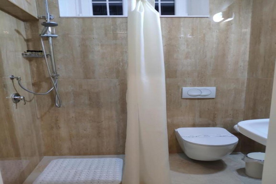 Treva Hotel Shkoder 27/70