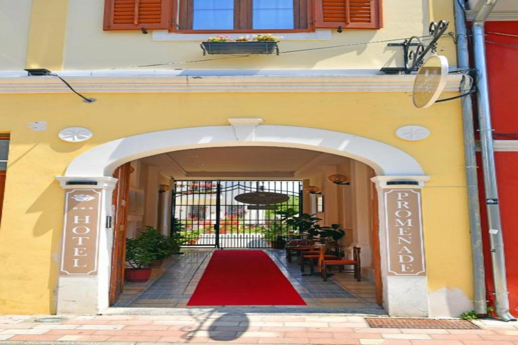 Promenade Hotel 1/32