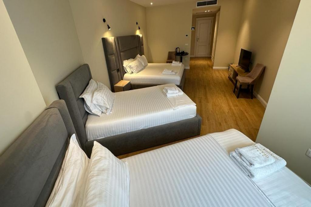 Granda Hotel 8/34