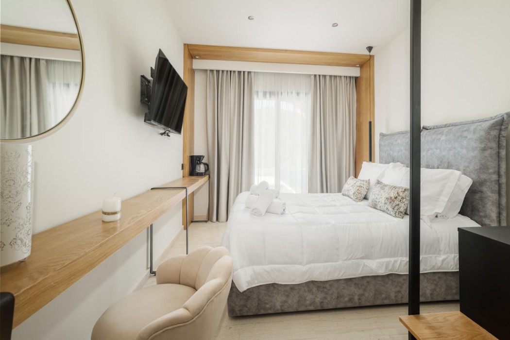 Nikon Boutique Hotel 13/74