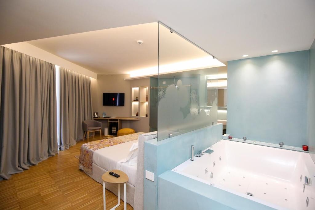 Hotel Vlora Priam, Affiliated by Melia 18/65