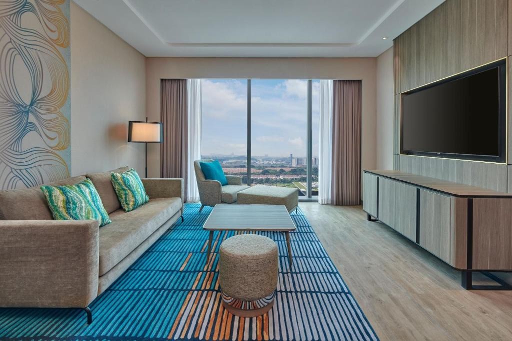 Courtyard Setia Alam 8/60
