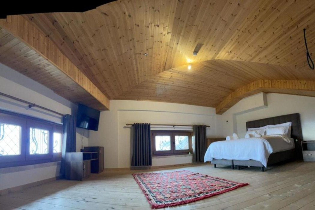 Kroi Hotel 9/57