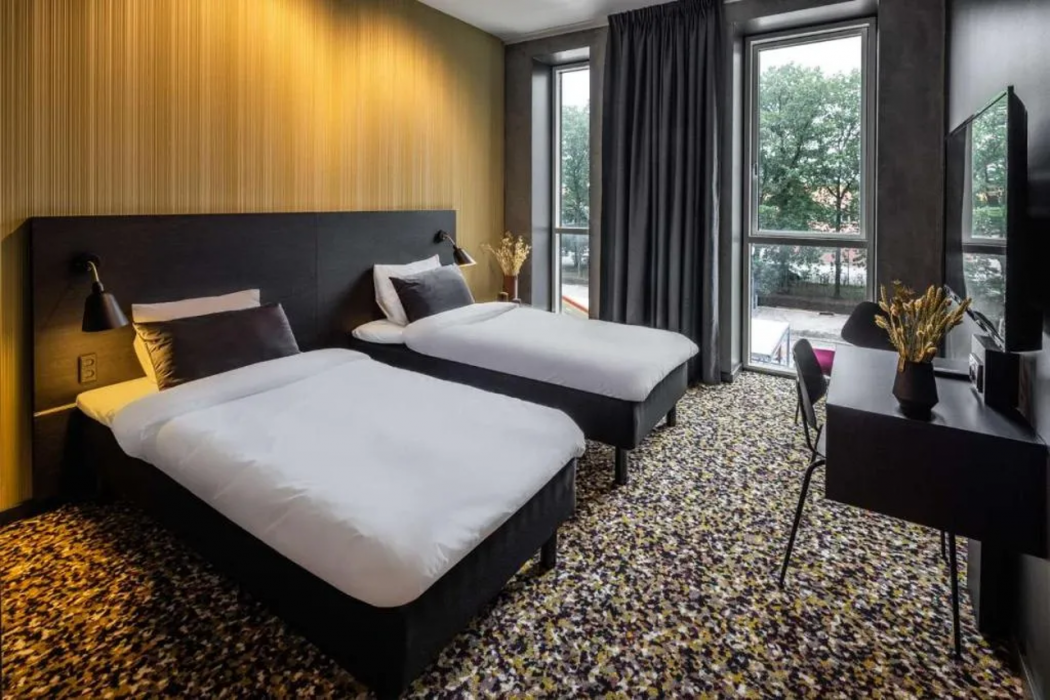 Peak 12 Hotel 15/63