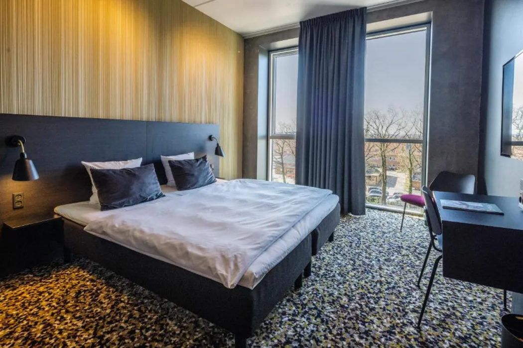 Peak 12 Hotel 16/63
