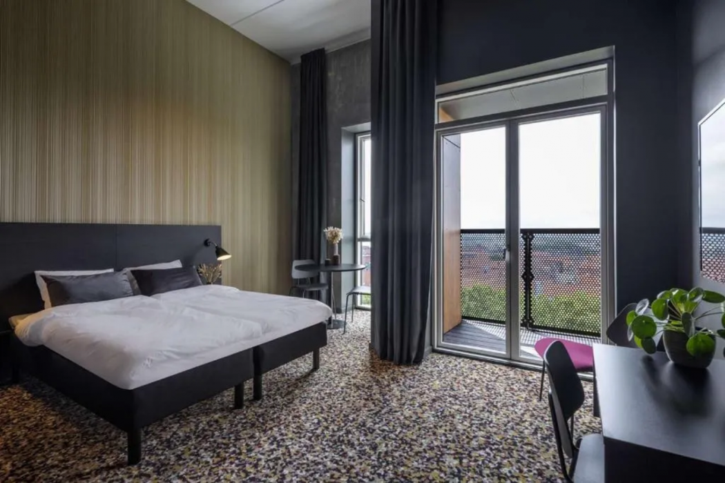 Peak 12 Hotel 11/63