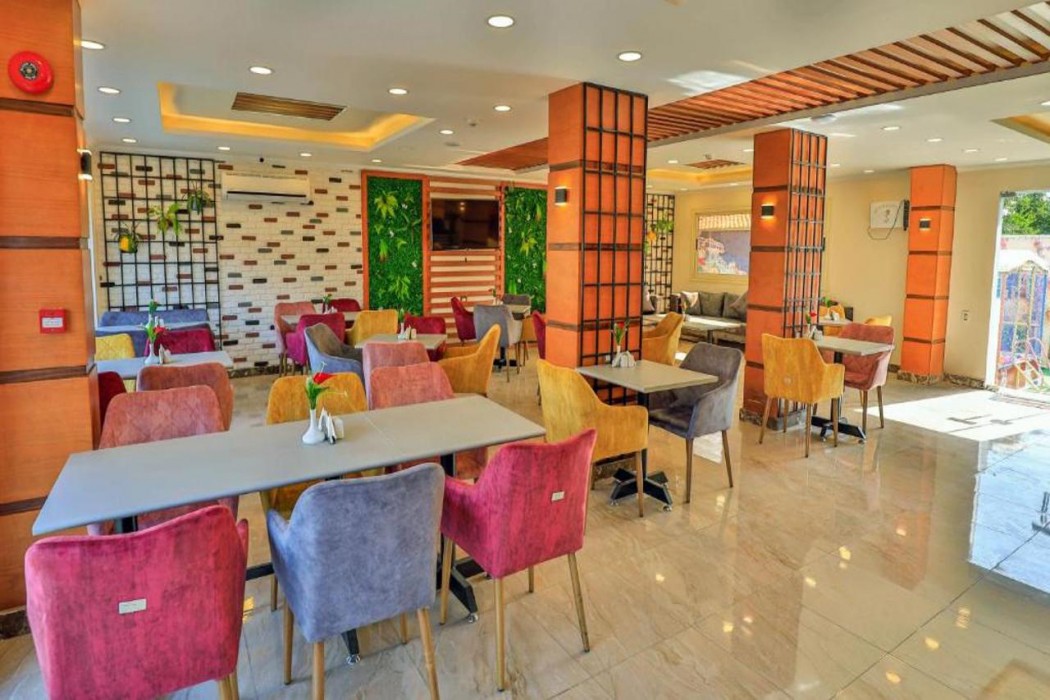 The Palm Hotel 20/43