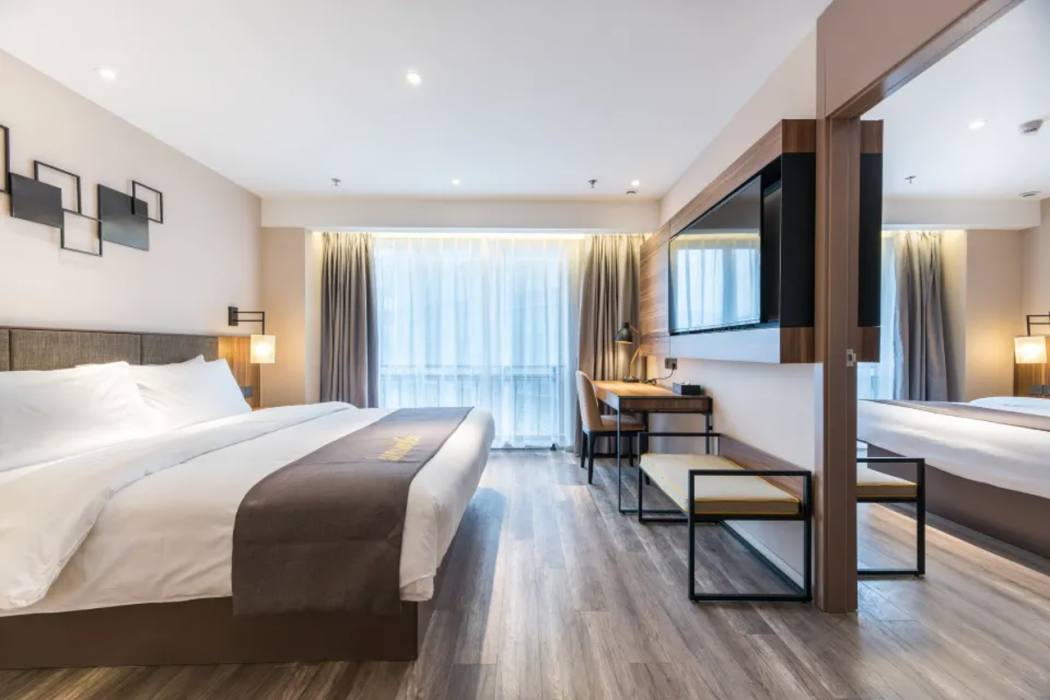 Home Inn Plus (Chongqing Jiefangbei Pedestrian Street) 13/42