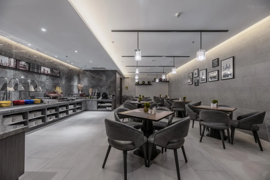 Home Inn Plus (Chongqing Jiefangbei Pedestrian Street) 23/42