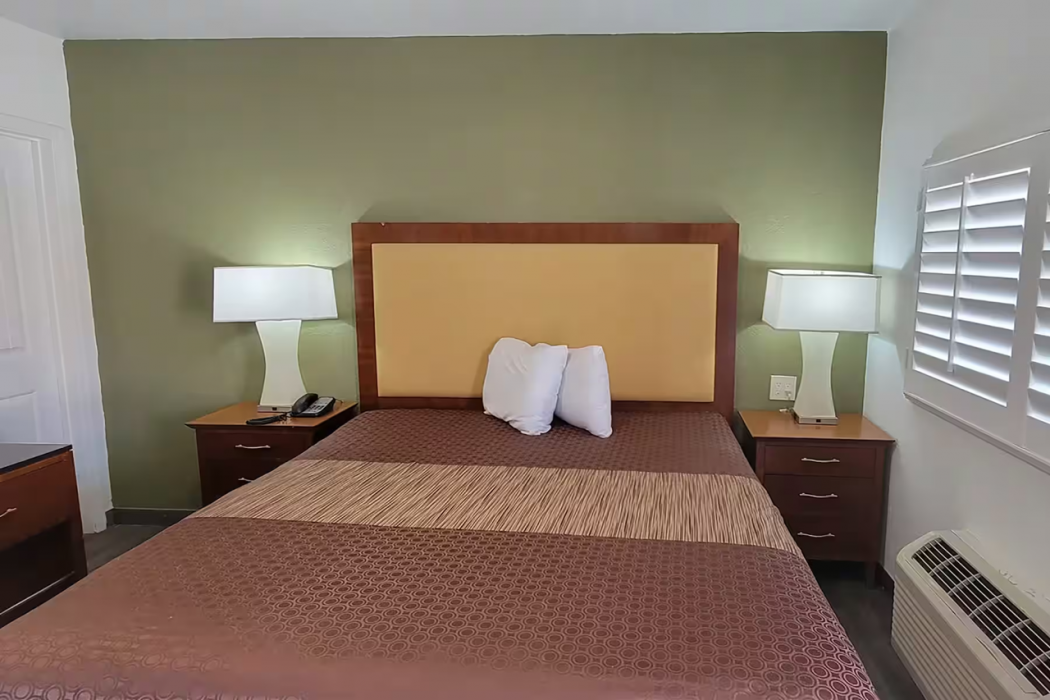 Super 8 by Wyndham El Centro North 12/29