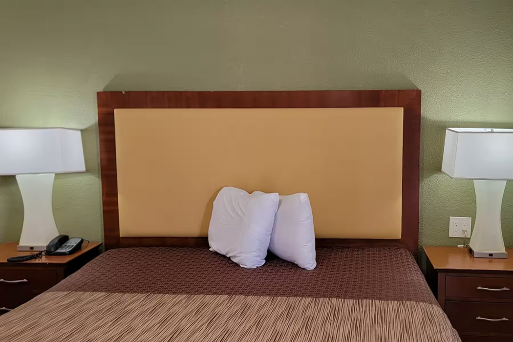Super 8 by Wyndham El Centro North 8/29
