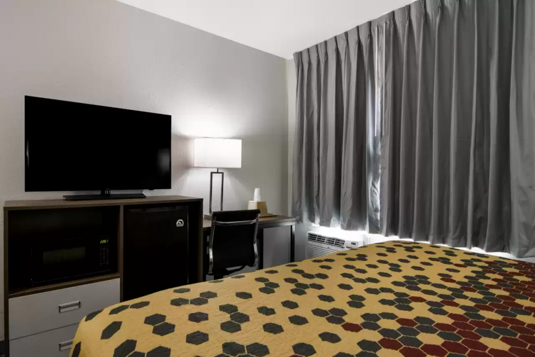 Econo Lodge Portage 9/40