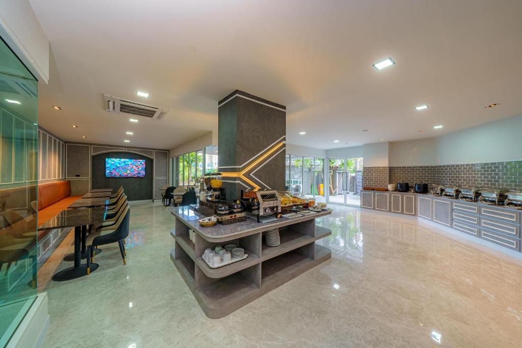 LHC Hotel and Resort 39/75