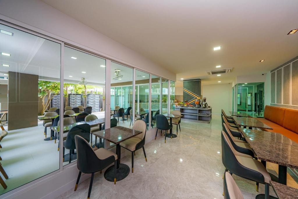 LHC Hotel and Resort 42/75