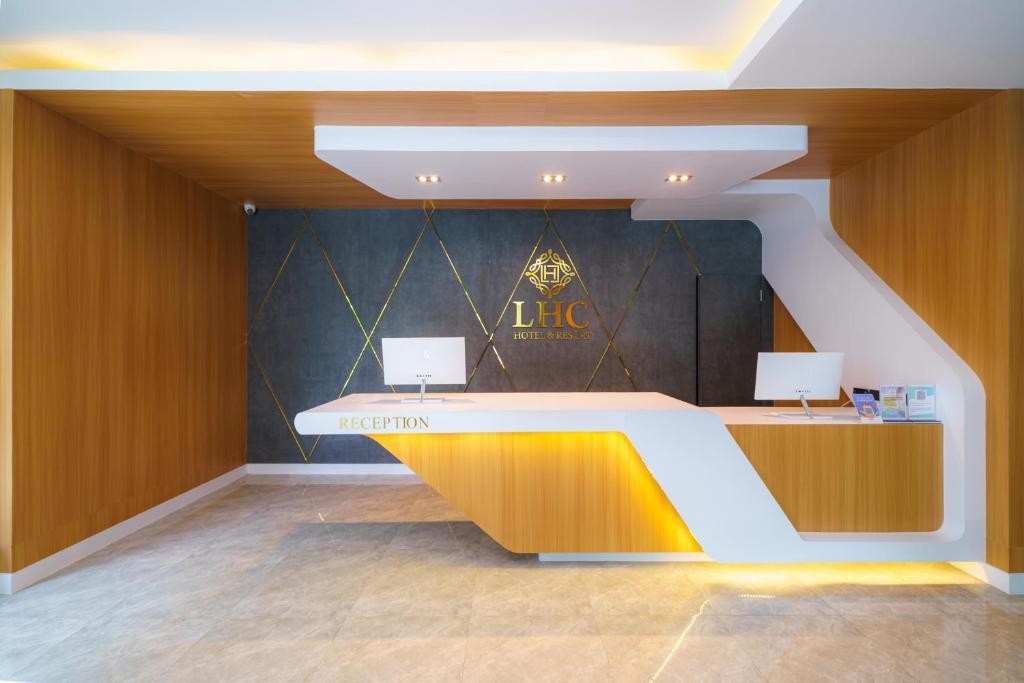 LHC Hotel and Resort 10/75