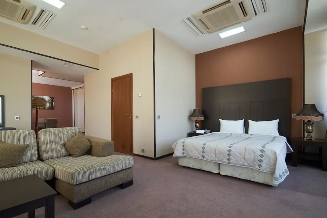 Crossway Hotel Baku 17/60