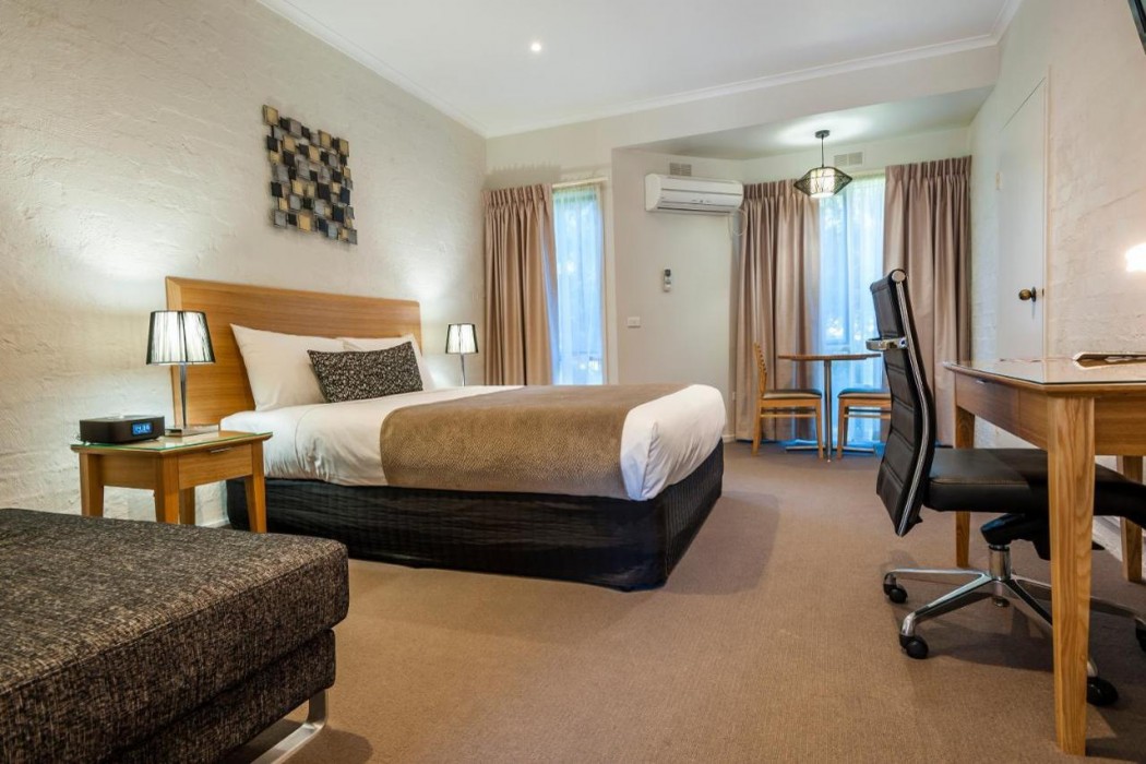 Comfort Inn Coach & Bushmans 7/22