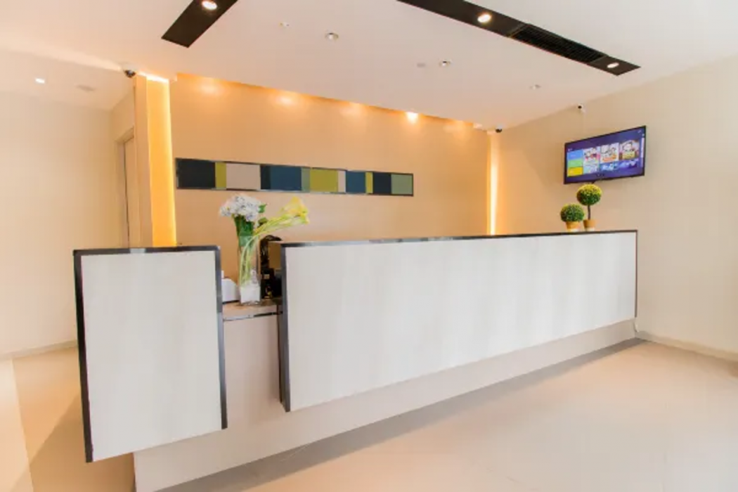 Home Inn Selected (Minlei Road Metro Station, Caolu, Shanghai) 2/15