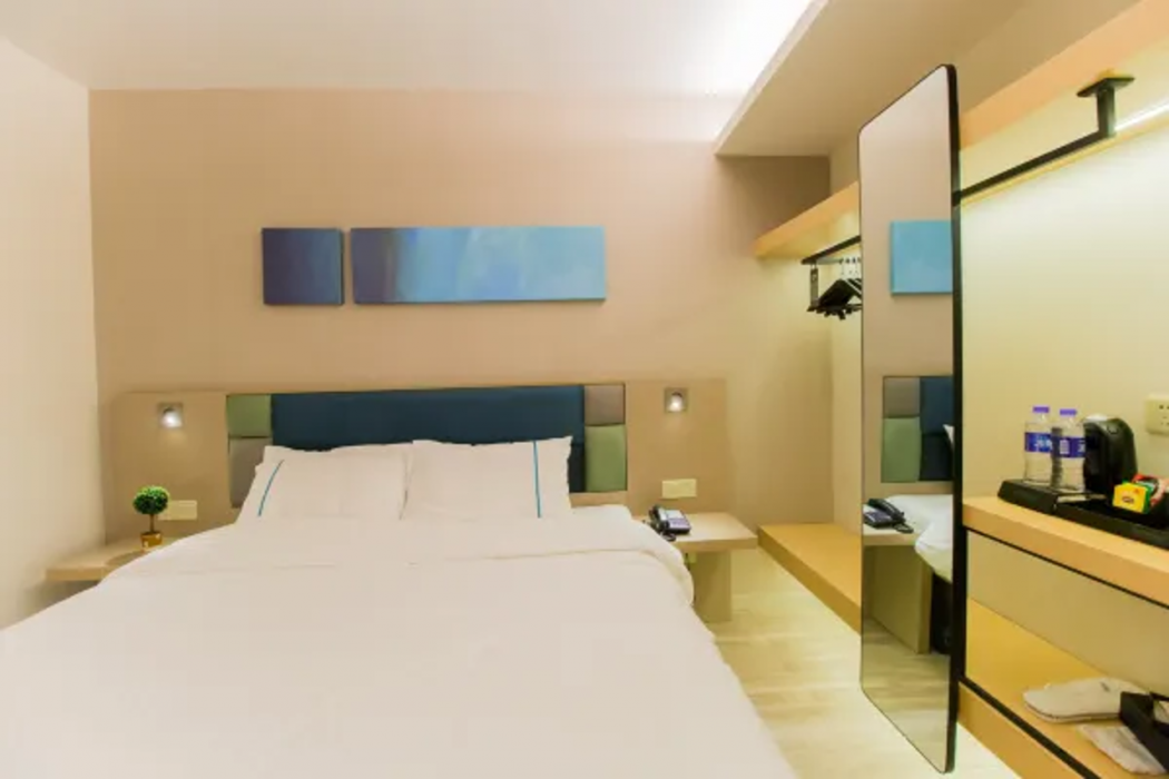 Home Inn Selected (Minlei Road Metro Station, Caolu, Shanghai) 6/15
