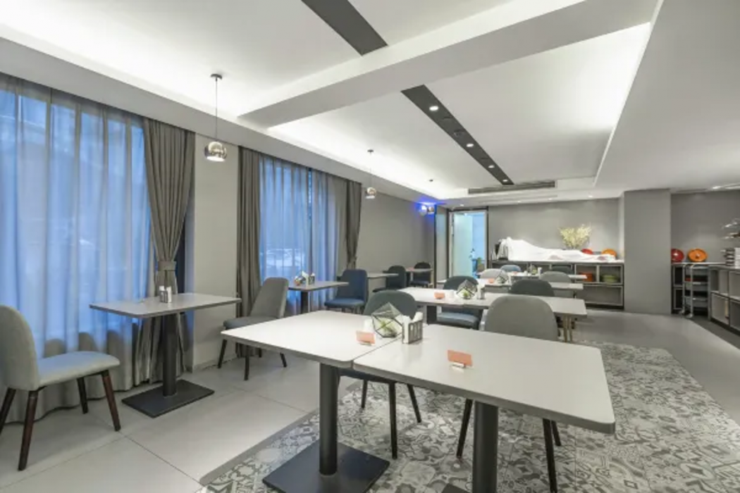 Home Inn Selected (Shanghai Hongqiao Gubei Yaohong Road Metro Station) 29/53