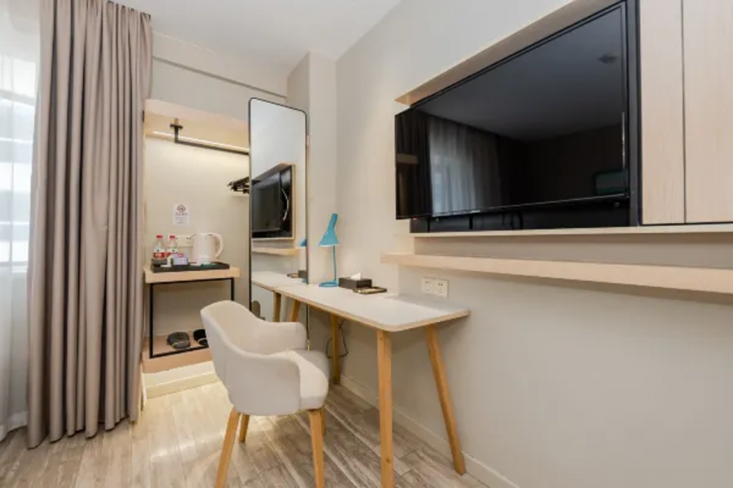 Home Inn Selected (South Square of Shanghai Railway Station) 36/63