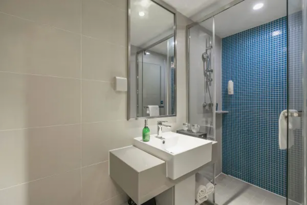 Home Inn Selected (South Square of Shanghai Railway Station) 38/63
