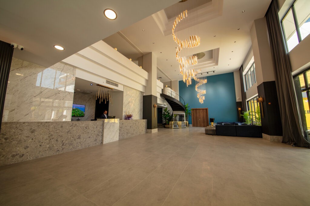 V CENTER HOTEL 4/65