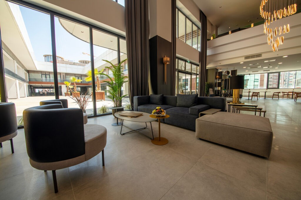 V CENTER HOTEL 8/65