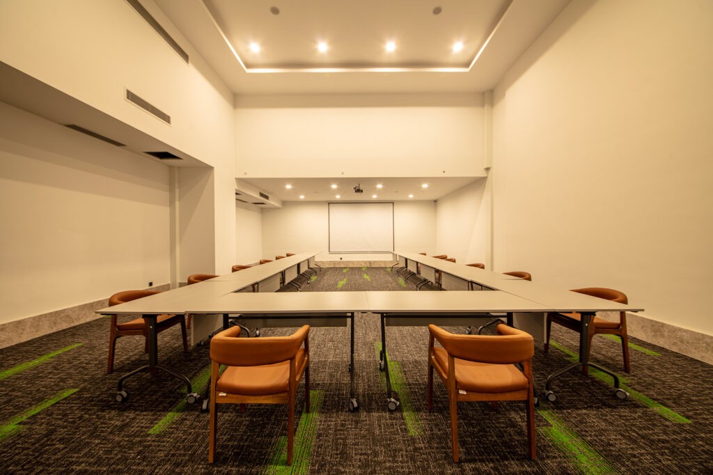 V CENTER HOTEL 39/65
