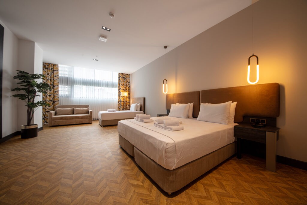 V CENTER HOTEL 15/65