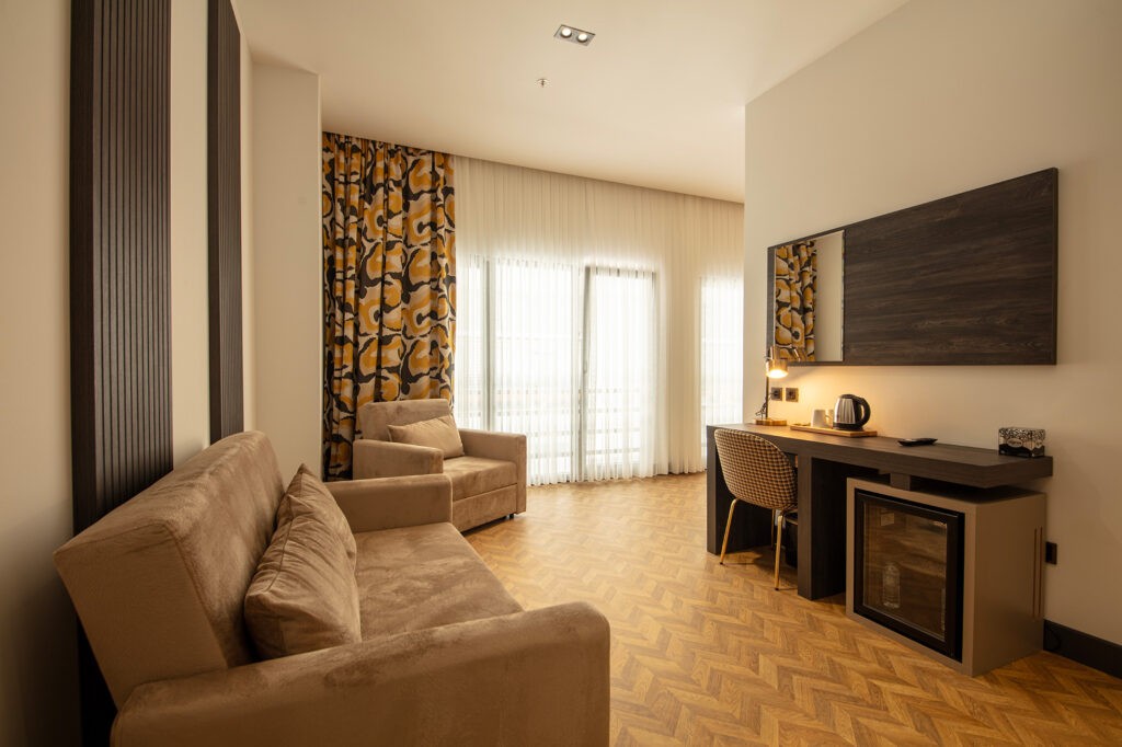 V CENTER HOTEL 12/65