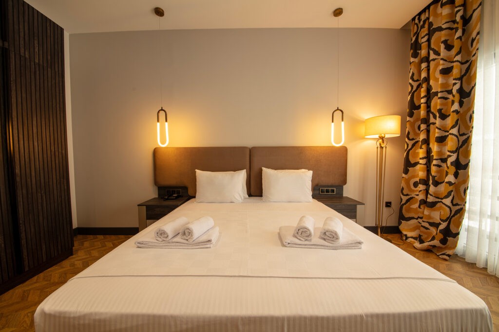 V CENTER HOTEL 17/65