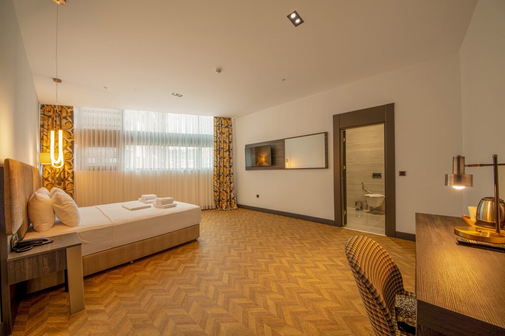 V CENTER HOTEL 11/65