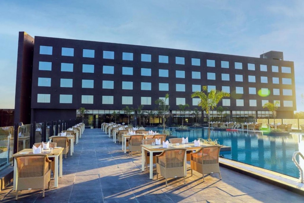 Essentia Luxury Hotel Indore 20/68