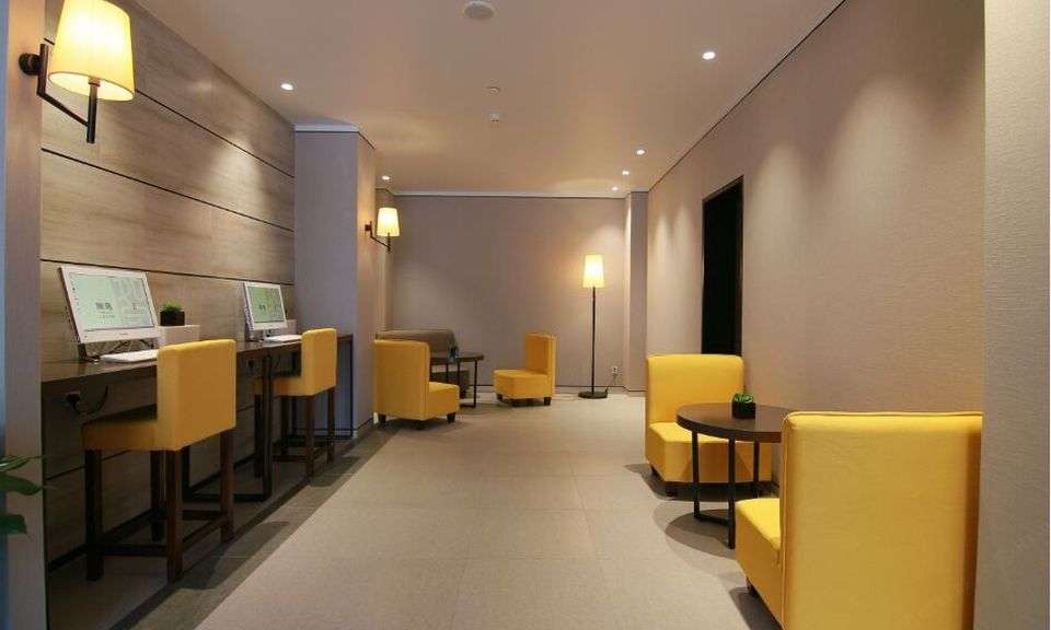 Home Inn Plus(Xiaobailou Metro Station, Nanjing Road, Fifth Avenue, Tianjin) 3/9
