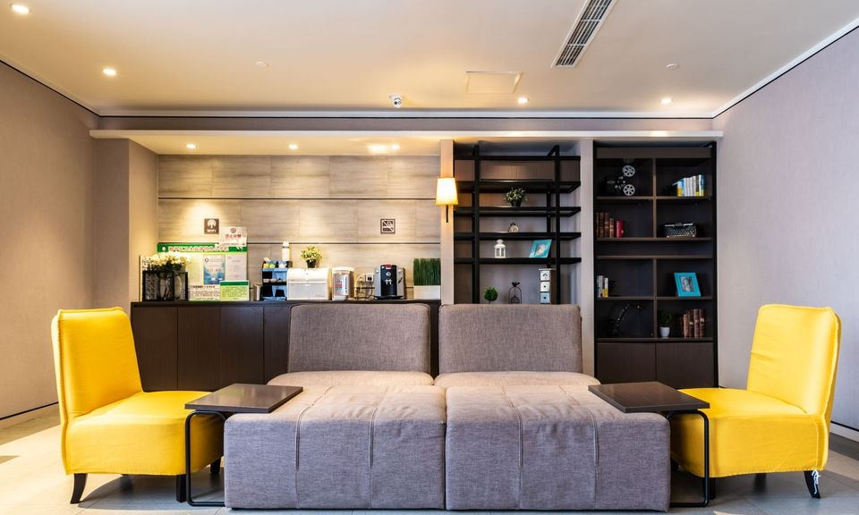 Home Inn Plus(Xiaobailou Metro Station, Nanjing Road, Fifth Avenue, Tianjin) 2/9