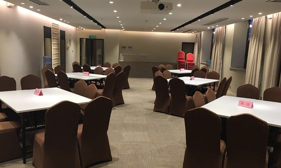 Home Inn Plus(Xiaobailou Metro Station, Nanjing Road, Fifth Avenue, Tianjin) 8/9
