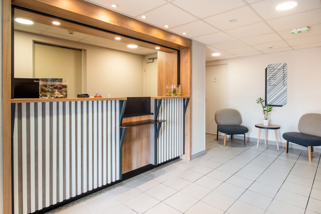 Lobby at B&B Hotel Cholet Nord, CHOLET