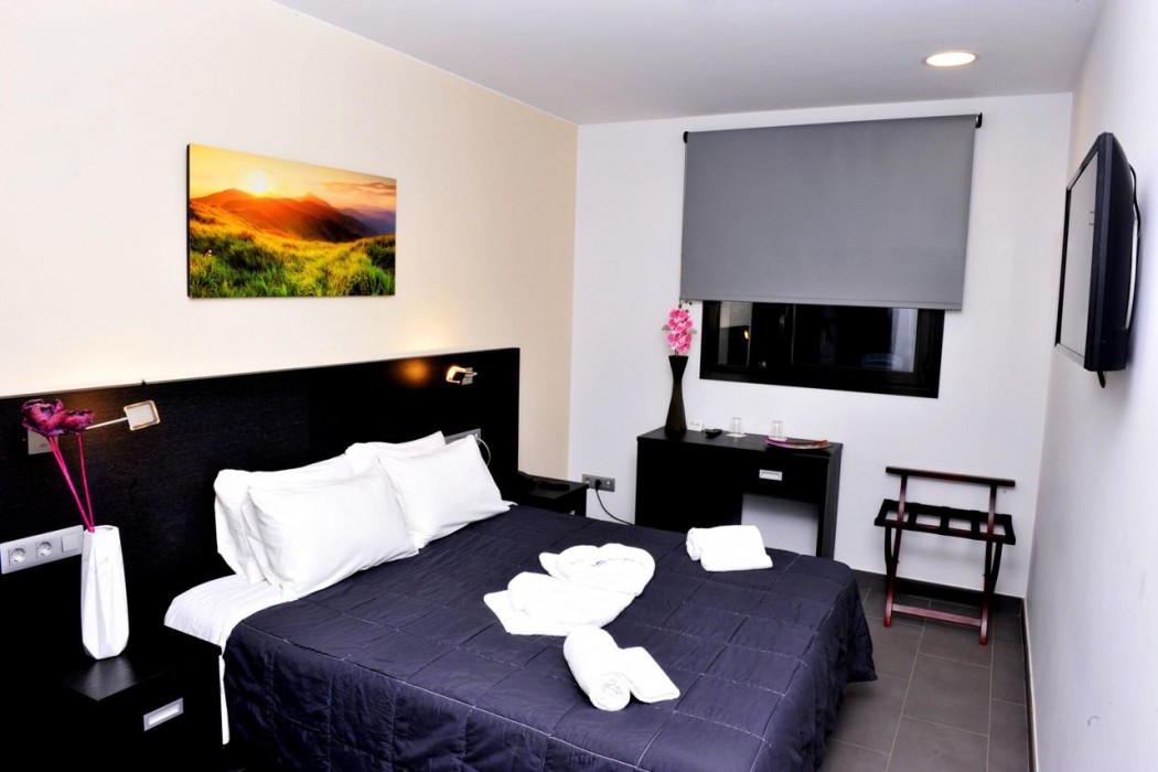 6 Bis HOTEL 8/58