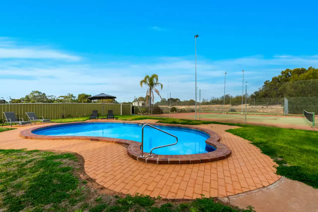 Comfort Inn & Suites Riverland 17/27