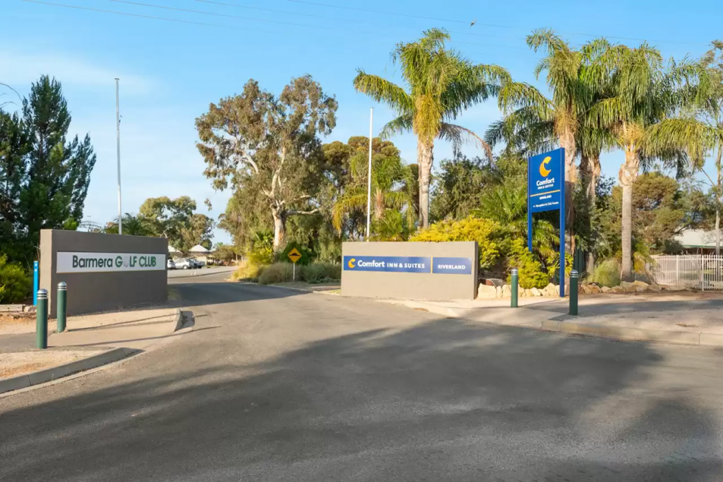 Comfort Inn & Suites Riverland 3/27