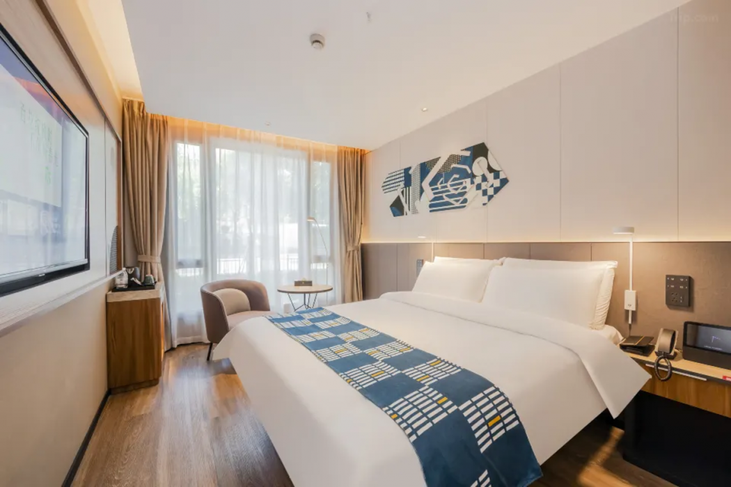 Home inn Aifei Hotel (Shanghai Xintiandi Lujiabang Road Metro Station) 3/10